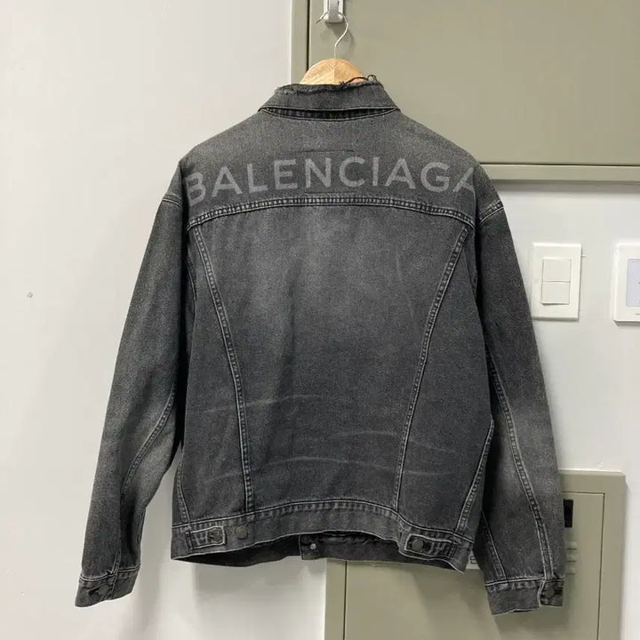[BUNJANG] Balenciaga Back Logo Black Denim Jacket / 발렌시아가 백로고 흑청 데님 자켓 36