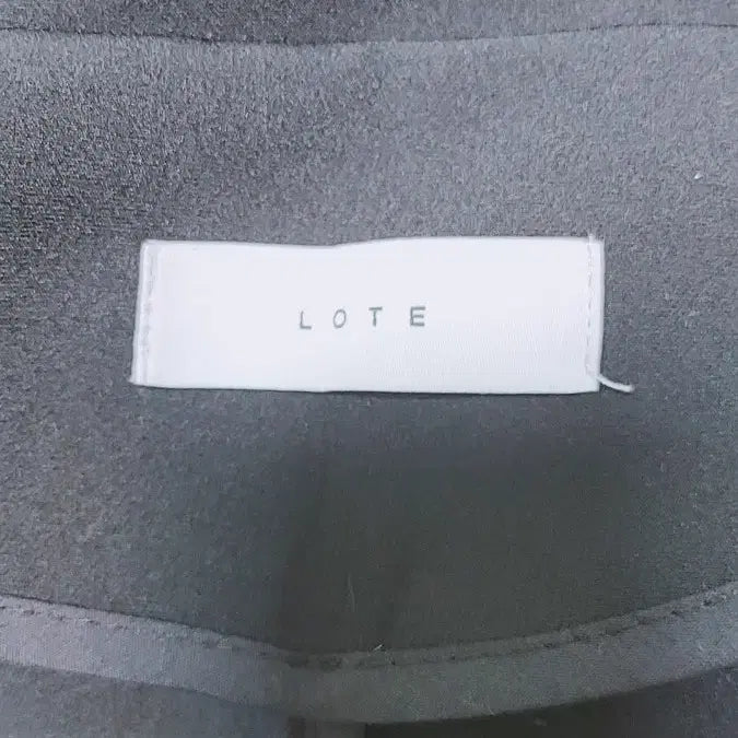 [BUNJANG] Lotte Black Long Coat / 롯데에서 나온 블랙 롱 코트입니다