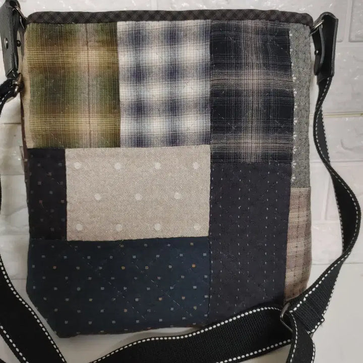 [BUNJANG] Handmade Patchwork Quilted Crossbody Bag / 핸드메이드 퀼트 크로스가방