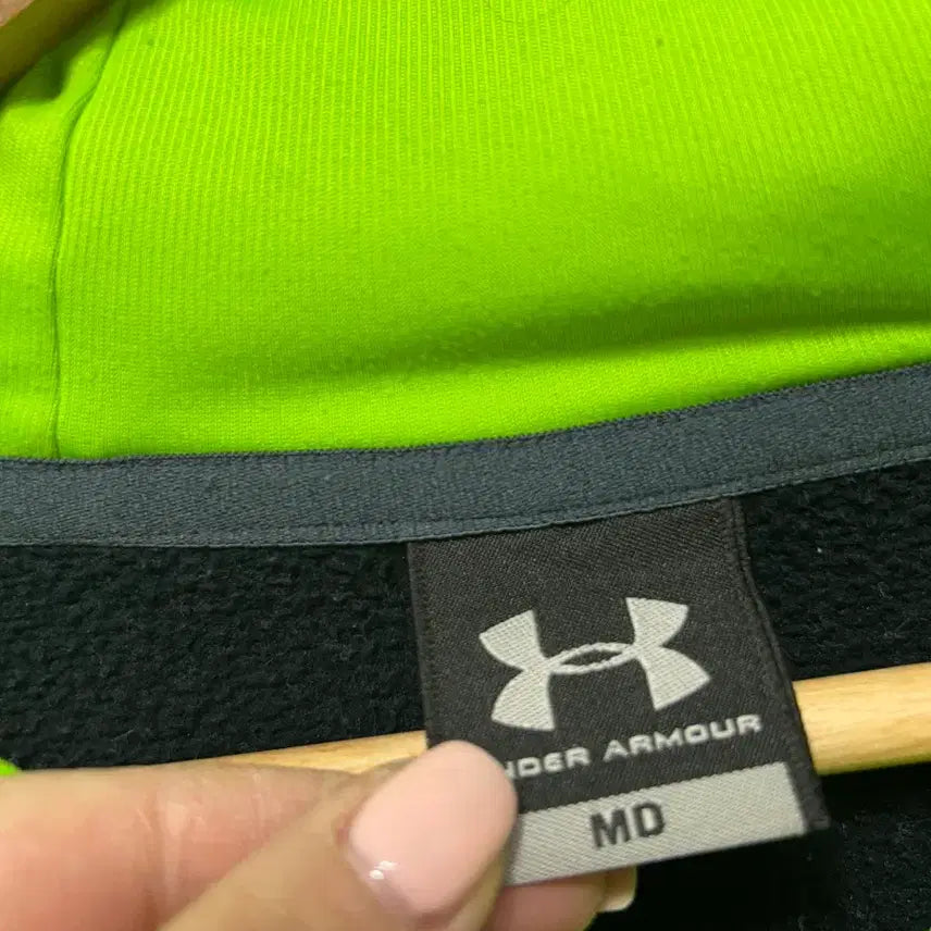 [BUNJANG] Under Armour Fluorescent Black Hoodie M / 언더아머 블랙 형광 후드티 M 95사이즈