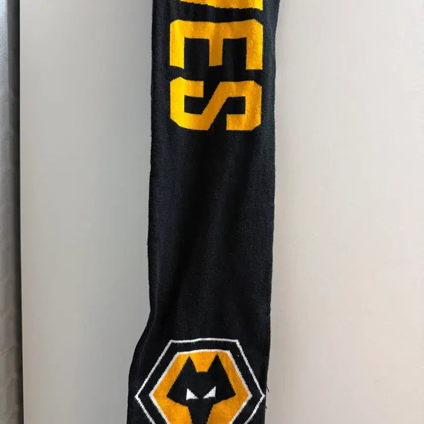 [BUNJANG] Wolverhampton Scarf / 울버햄튼 머플러