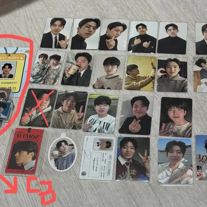 [BUNJANG] Day6 Dowoon Photocard &amp; The Demon Bookmark Bundle Set / [급처/폭덤] 데이식스 도운 포카 &amp; 데몬 책갈피 일괄 양도