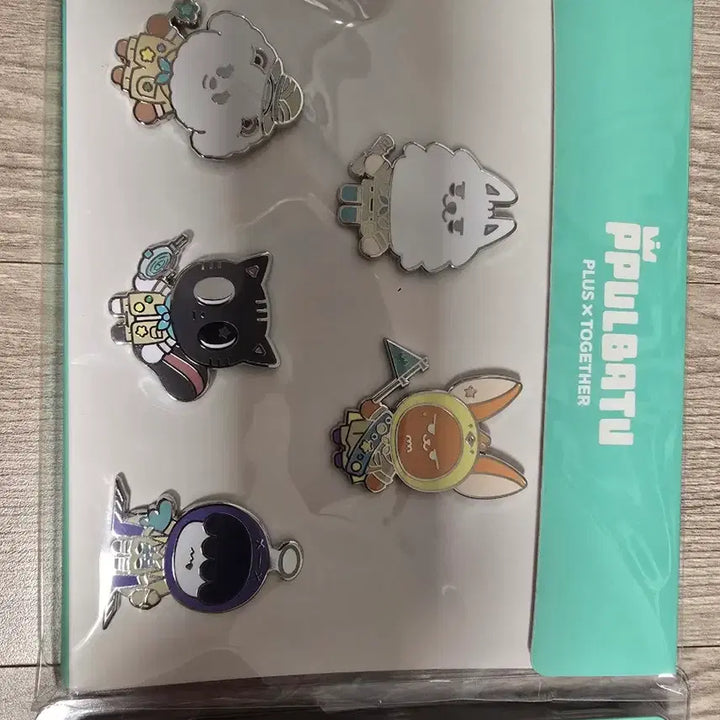 [SOLD OUT] [BUNJANG] Ppulbatu Badge &amp; Cable Tie Set / 뿔바투 뱃지 케이블타이 세트