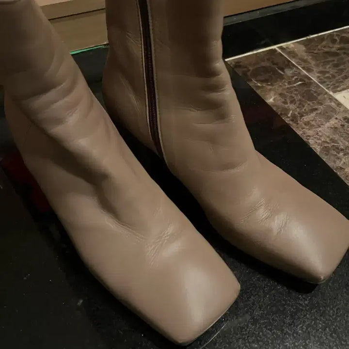 [BUNJANG] Loyiq Square Toe Ankle Boots 245 / Loyiq 스퀘어토 앵클부츠 245