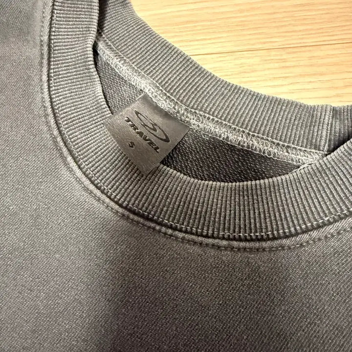 [BUNJANG] Travel 100% Cotton Pigment Sweatshirt / 트래블 면100% 피그먼트 스웨트셔츠 맨투맨 (쭈리안감) 95~100