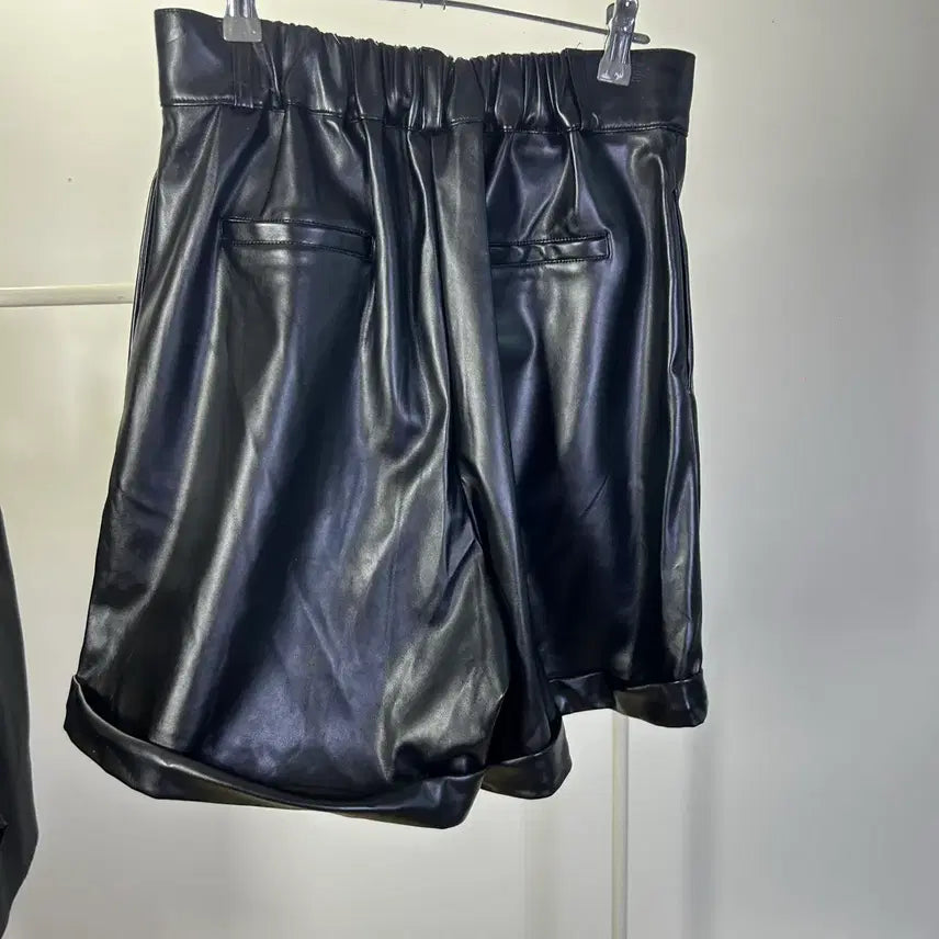 [BUNJANG] Black Leather Shorts / 블랙 레더 반바지 숏팬츠