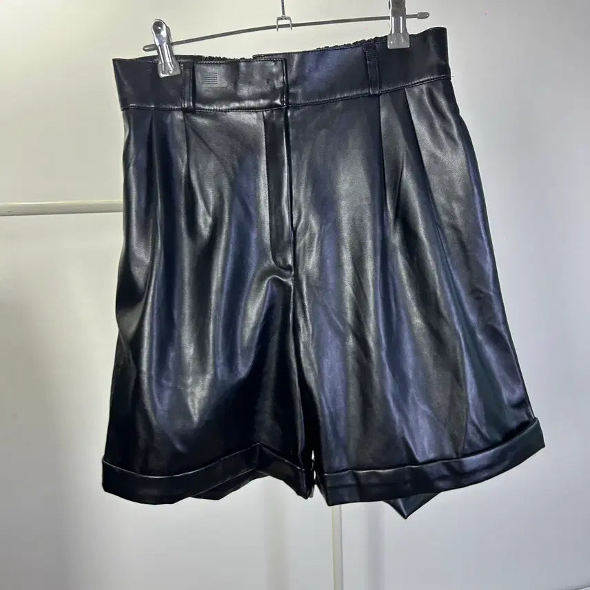 [BUNJANG] Black Leather Shorts / 블랙 레더 반바지 숏팬츠