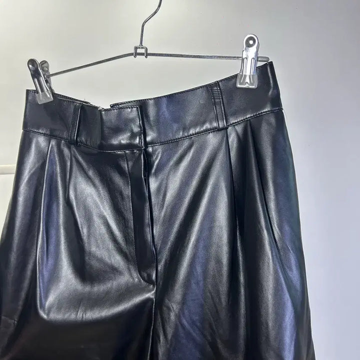 [BUNJANG] Black Leather Shorts / 블랙 레더 반바지 숏팬츠