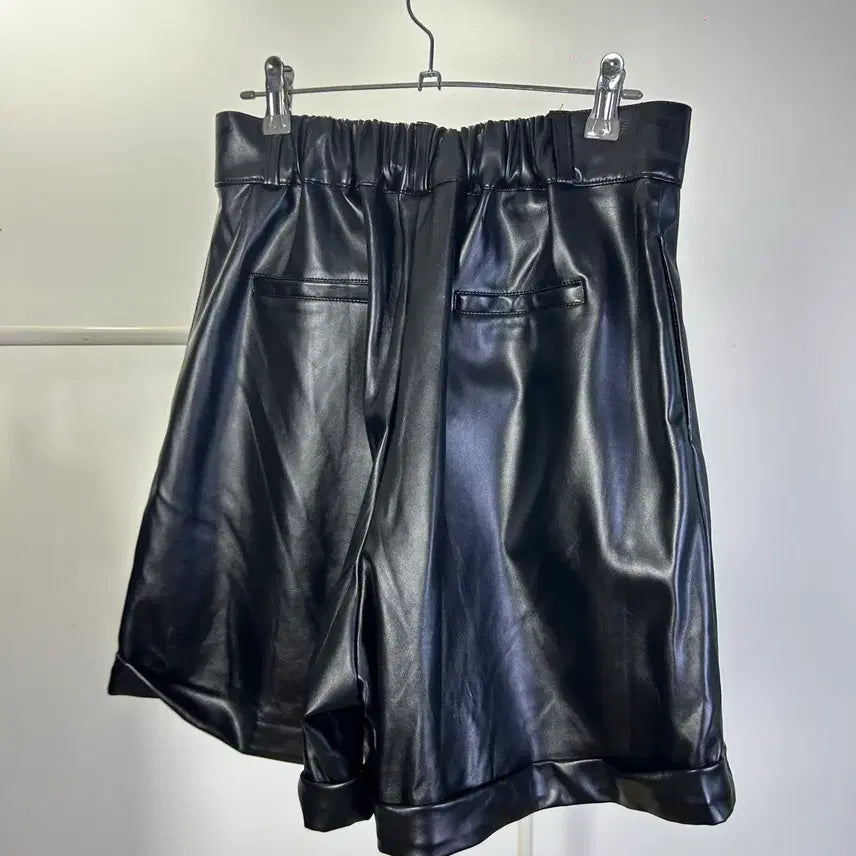 [BUNJANG] Black Leather Shorts / 블랙 레더 반바지 숏팬츠