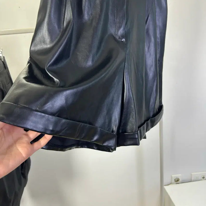 [BUNJANG] Black Leather Shorts / 블랙 레더 반바지 숏팬츠