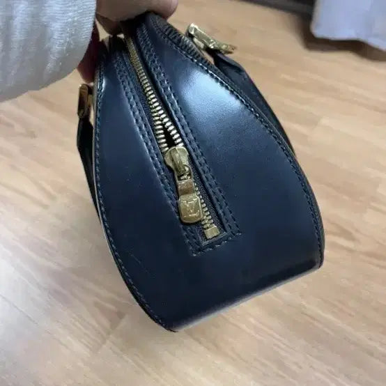 [BUNJANG] Louis Vuitton Epi Jasmine Black Handbag / 루이비통 에삐 자스민 블랙