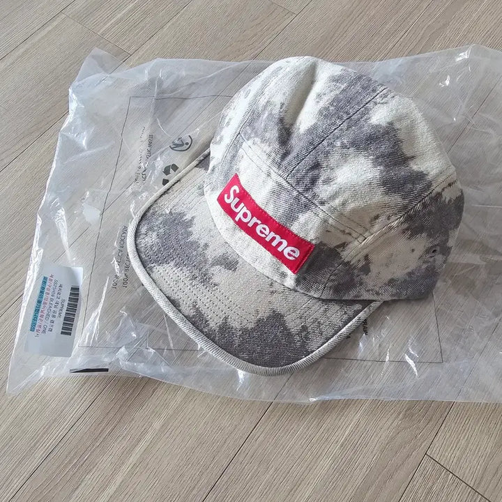 [SOLD OUT] 새제품) 슈프림 패치로고 데님 캠프캡 블리치드 볼캡 남자 여자 모자