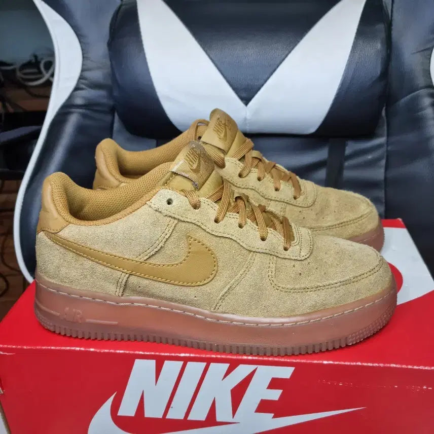 [BUNJANG] Nike Air Force 1 Sneakers (240) / 나이키 에어포스1 운동화 (240)