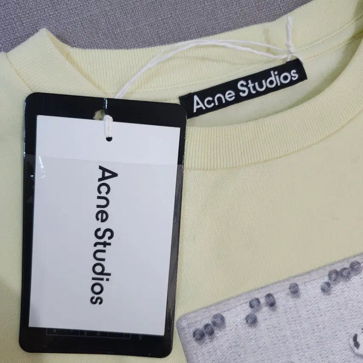 [BUNJANG] Acne Studios Beaded Sweatshirt Gold / 아크네스튜디오 비드 맨투맨 골드색상 새상품