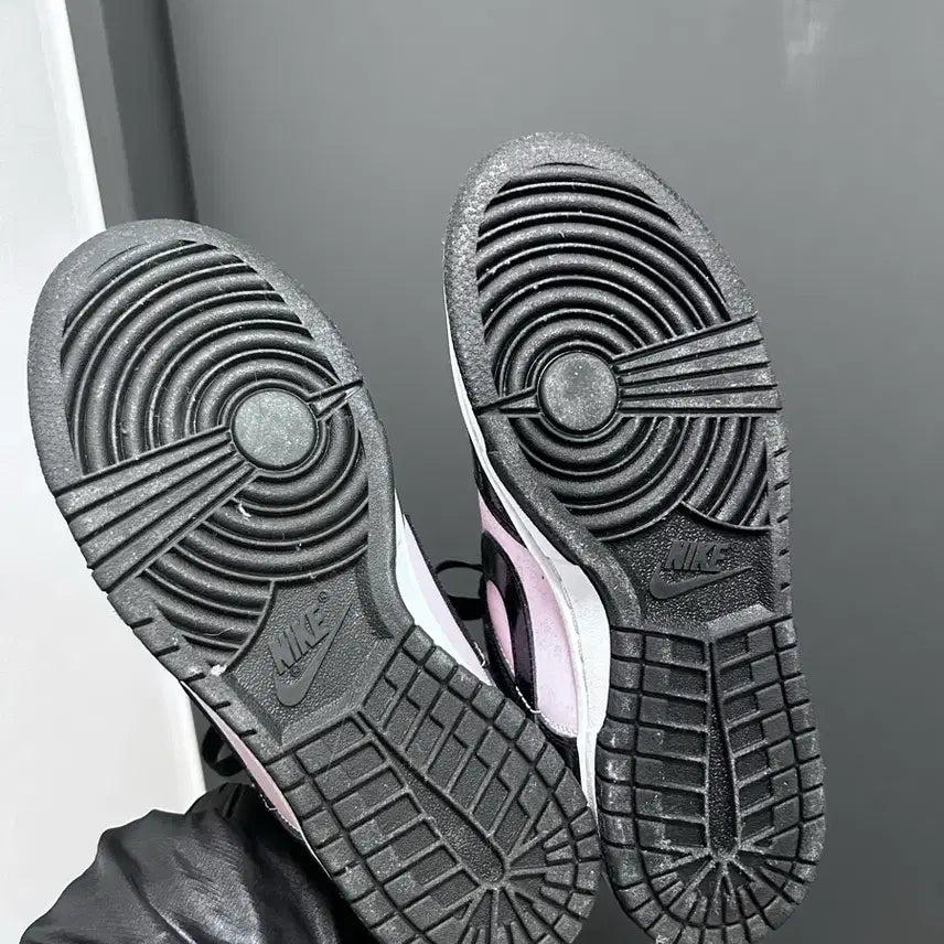 [BUNJANG] Nike Dunk Low Essential Pink Foam Black Sneakers / 나이키 덩크로우 에센셜 핑크폼 블랙 240