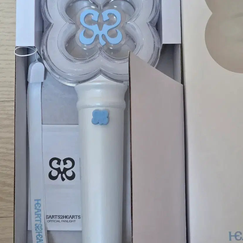 [SOLD OUT] HEART2HEARTS 공식 응원봉 팬라이트 하츠투하츠 (포카 X)