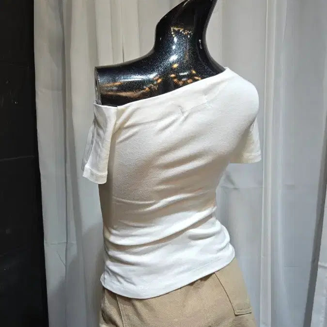 [BUNJANG] White One-Shoulder Short Sleeve Top / 한쪽 오프숄드 화이트 반팔