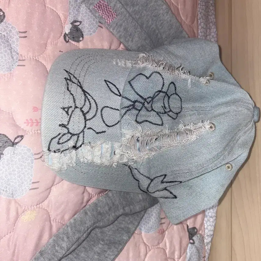[SOLD OUT] 뉴진스 토끼 모자 졸업사진
