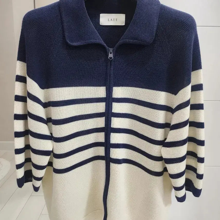 [SOLD OUT] LATT 래트 스트라이프 집업 가디건