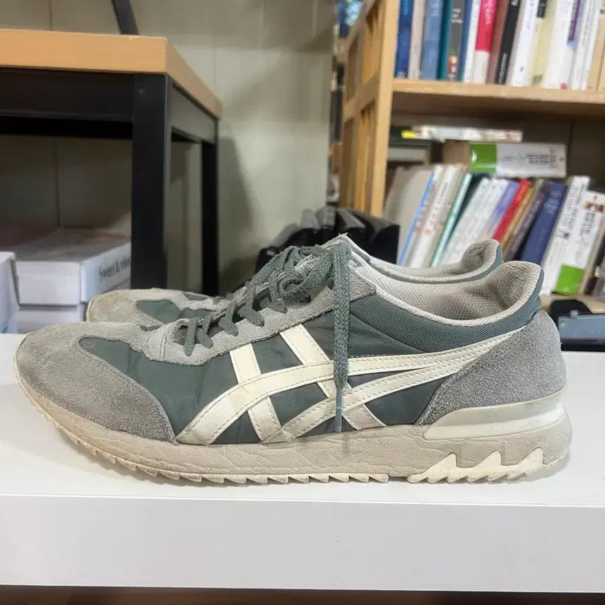 [BUNJANG] Onitsuka Tiger Sneakers Gray 290 / 오니츠카 타이거 운동화 신발 스니커즈 회색 290