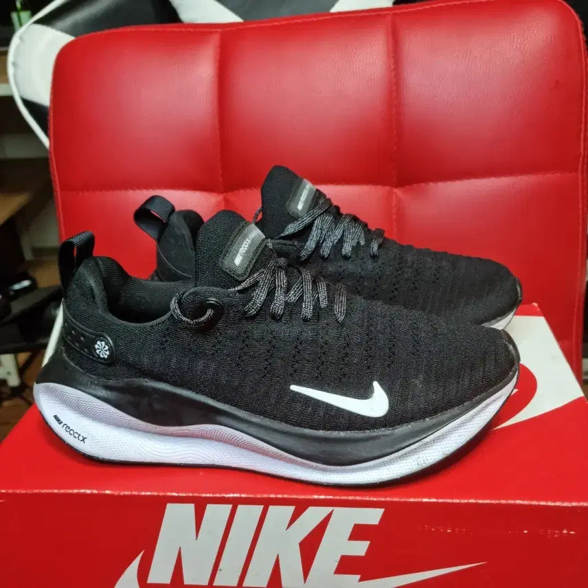 [BUNJANG] Nike Running Shoes Black (240) / 나이키 런닝화 (240)