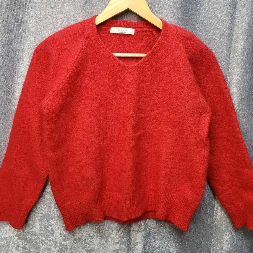 [BUNJANG] Pure Red V-Neck Knit / 퓨어(Pure) 레드 브이넥 니트