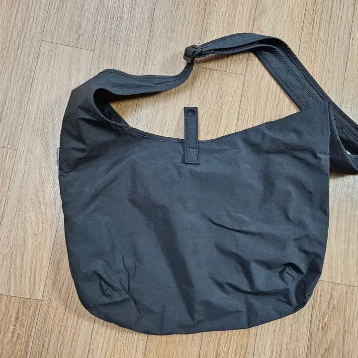[BUNJANG] Majiemtitl Bore Back Cross Bag Gray / 마지언타이틀 보어 백 크로스백 회색