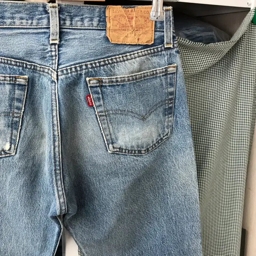 [SOLD OUT] 80s 리바이스501 USA 중청워싱진 허리30 둘레75