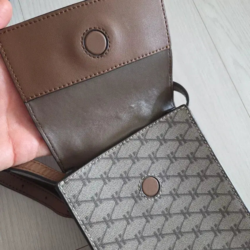 [BUNJANG] Hazzys H Pattern Mini Crossbody Bag / 헤지스 H 패턴 미니 크로스백+스벅 크로스백