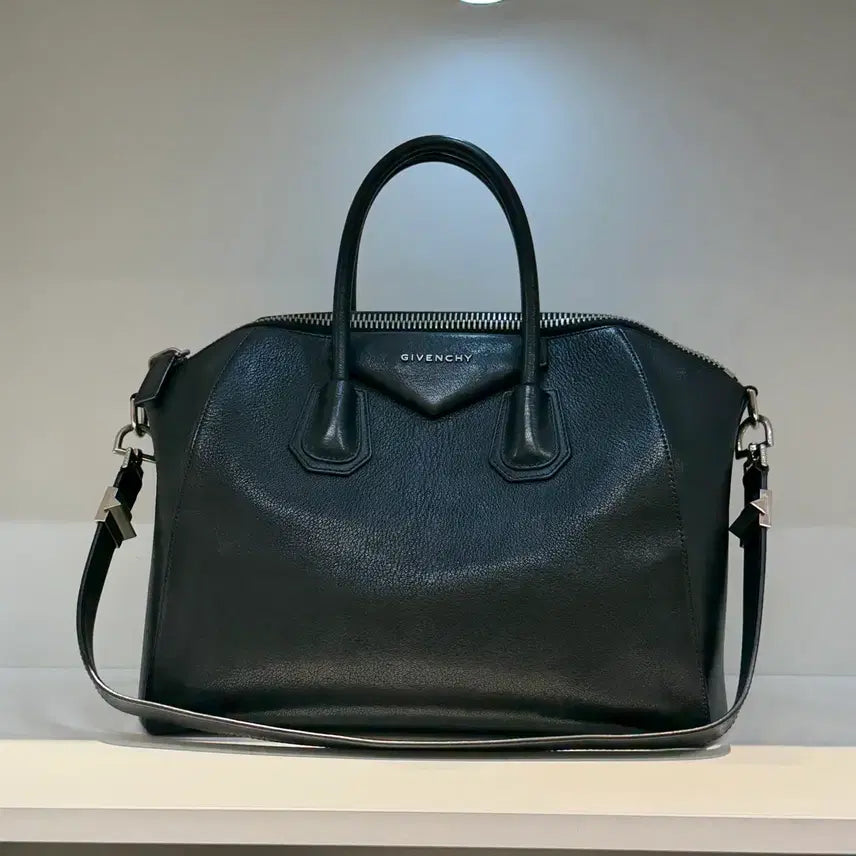 [BUNJANG] Givenchy Antigona Medium Black Tote Bag / 지방시 안티고나 미디엄 블랙 토트백