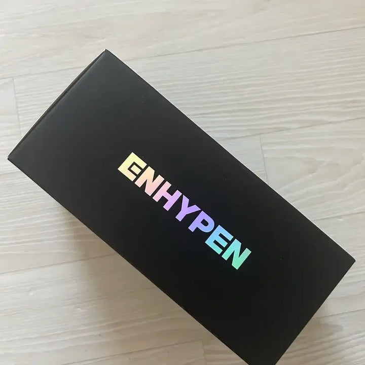[SOLD OUT] [미개봉/새상품] 엔하이픈 응원봉 엔진봉 ver.1 (포카 7장 풀세트
