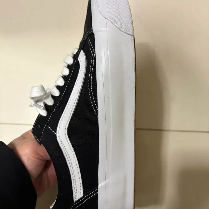[BUNJANG] Vans Old Skool Reissue Black Sneakers / 반스 올드스쿨 리이슈 블랙