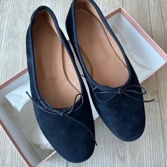 [BUNJANG] Mansur Gavriel Navy Suede Flat Shoes / 만수르가브리엘 네이비 스웨이드 플랫 슈즈