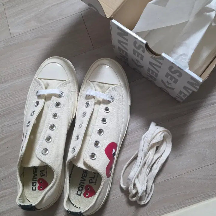[BUNJANG] Converse x Comme des Garcons Chuck 70 Low White Sneakers / 컨버스 x 플레이 꼼데가르송 척 70 로우 화이트 245mm