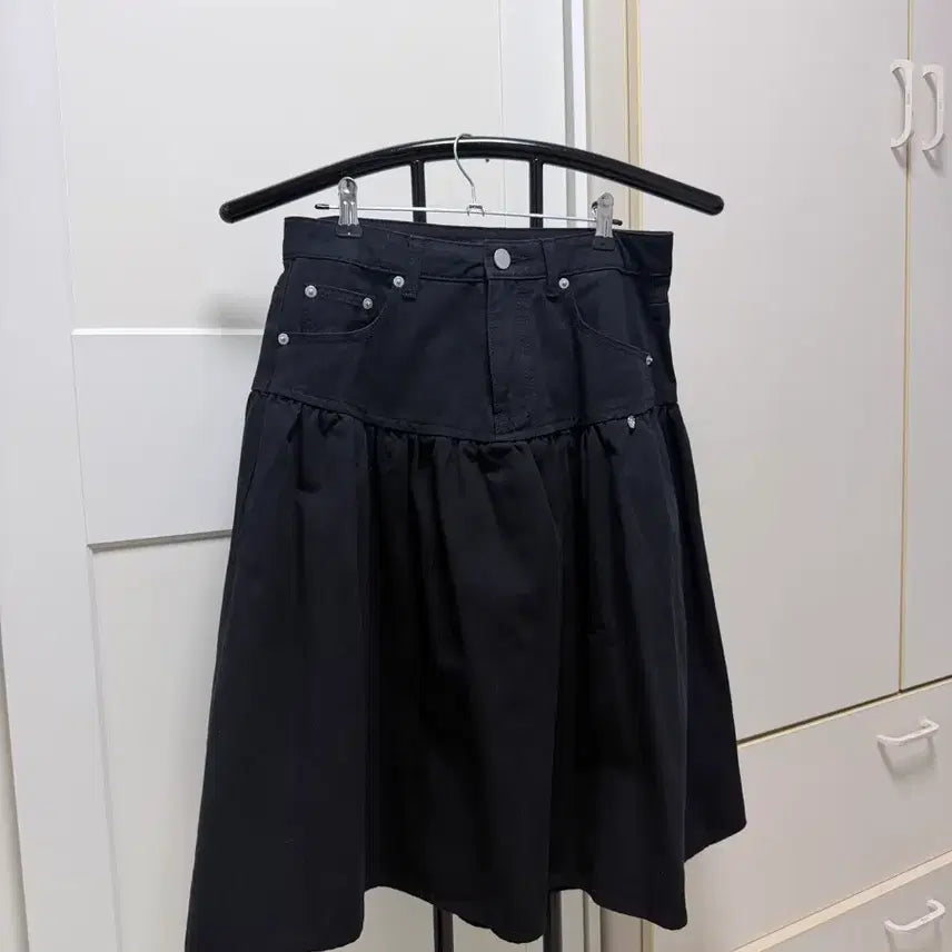 [SOLD OUT] 론론 미디스커트 SHIRRING FLARE MID SKIRT BLACK