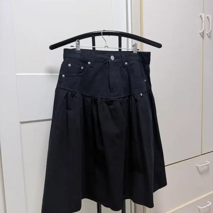 [SOLD OUT] 론론 미디스커트 SHIRRING FLARE MID SKIRT BLACK