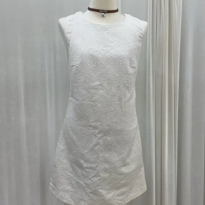 [BUNJANG] ZARA Embossed White Mini Dress / 자라 화이트 엠보싱 원피스