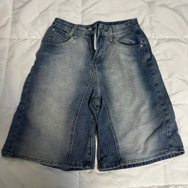 [BUNJANG] Medium Wash Bermuda Shorts / 중청 버뮤다 반바지