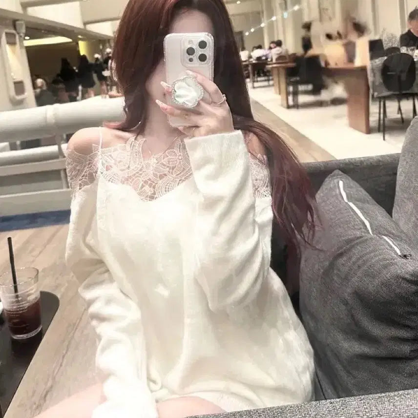 [BUNJANG] Akashihwa Lace Off-shoulder Knit Top / 아카시화 수입의류 레이스 오프숄더 니트 화이트