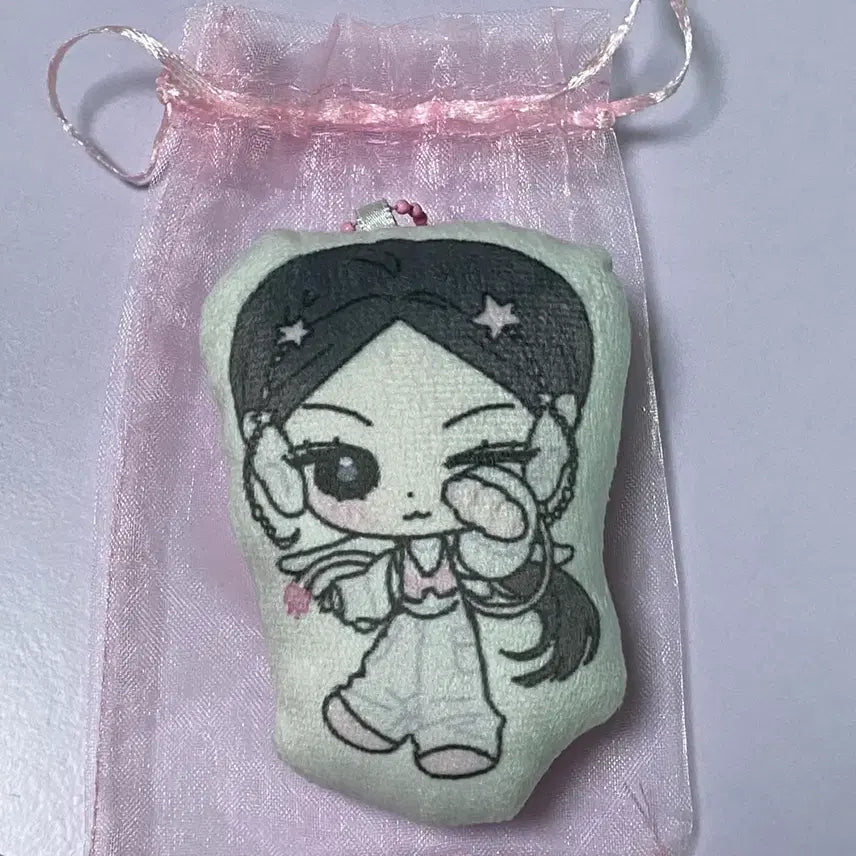 [SOLD OUT] 아일릿 윤아 일사님 쿠션키링 양도