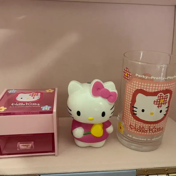 [BUNJANG] Vintage Hello Kitty Storage Box Piggy Bank &amp; Cup Bundle Set / 고전 키티 일괄 판매 보관함 저금통 카오하나 컵