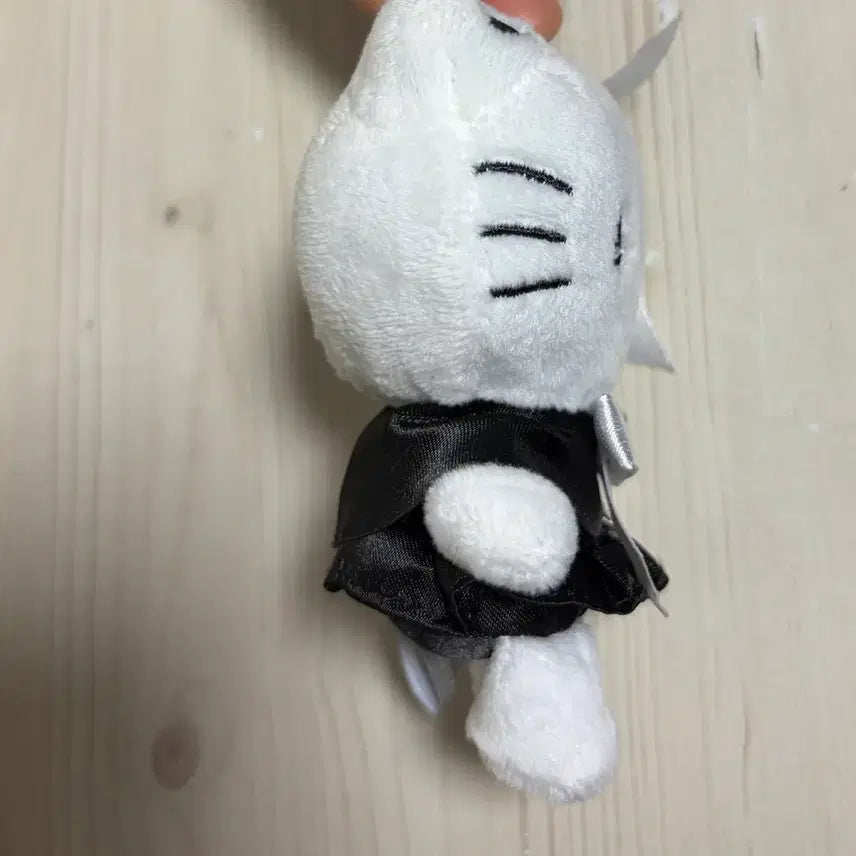 [BUNJANG] Sanrio Hello Kitty Black Heart 8cm Keyring / 미사용 정품) 산리오 헬로키티 블랙하트 8cm 인형 키링