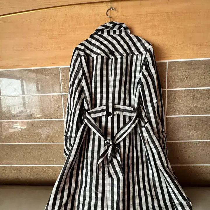 [BUNJANG] Stripe Black Trench Coat / 예측 스트라이프 블랙 트렌치