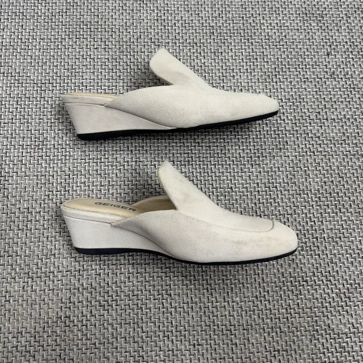 [BUNJANG] Geiger Suede Mid Heel Mules / [신발] 가이거 스웨이드 미들 힐 뮬