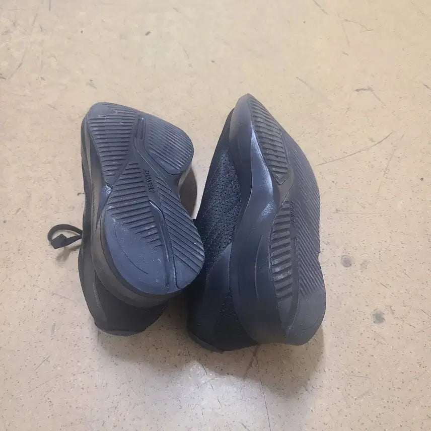 [BUNJANG] Adidas Black Sneakers / 아디다스 검정 운동화