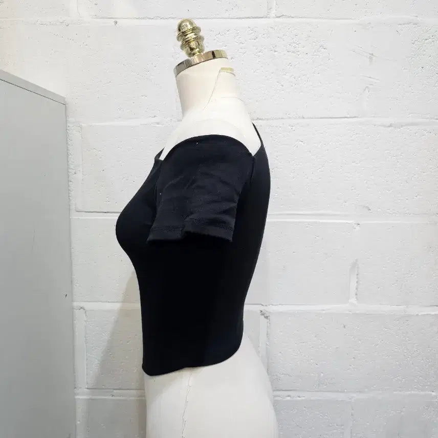 [BUNJANG] Off-Shoulder Crop Top - Black / 한쪽어깨 오프숄더 크롭 무지 반팔- 블랙