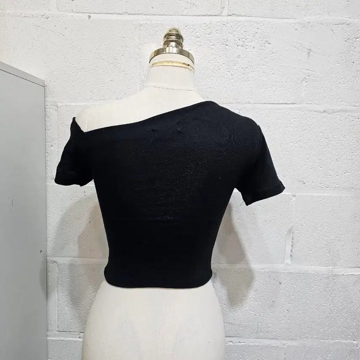 [BUNJANG] Off-Shoulder Crop Top - Black / 한쪽어깨 오프숄더 크롭 무지 반팔- 블랙