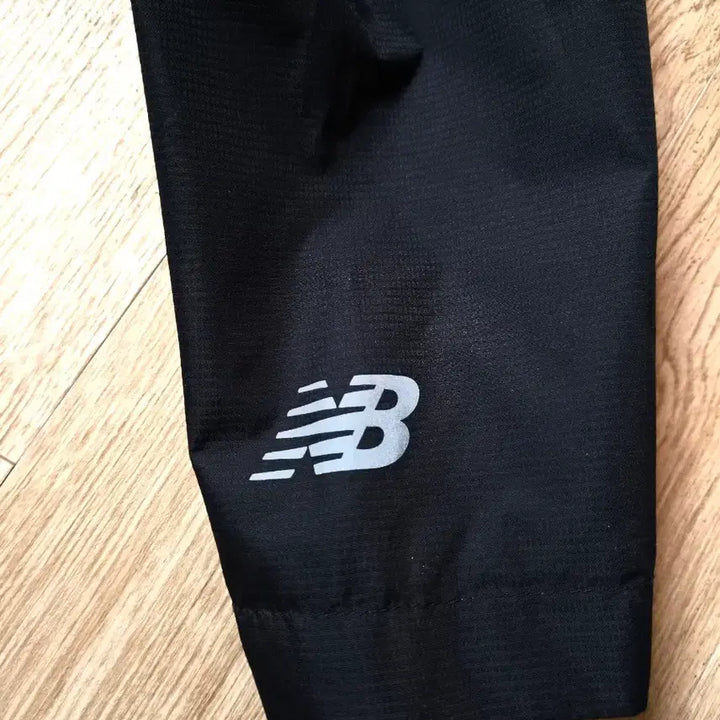 [BUNJANG] New Balance Black Windbreaker S Size / (택달린새상품)미국구매 검정색 뉴발란스 바람막이 S사이즈