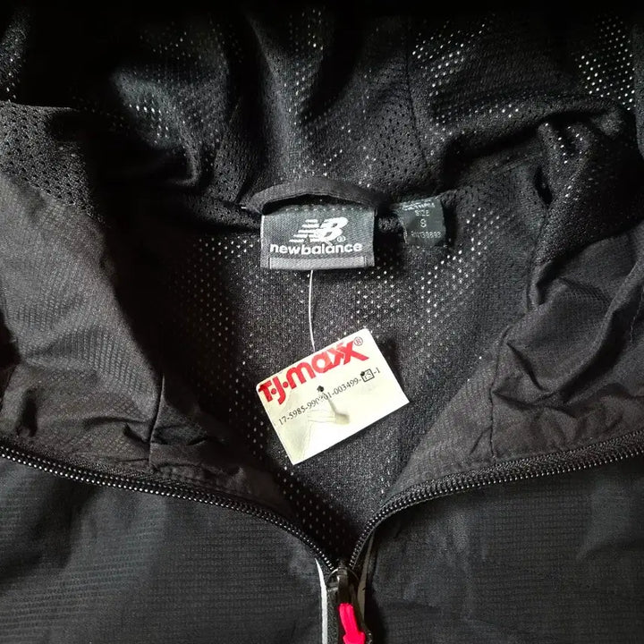 [BUNJANG] New Balance Black Windbreaker S Size / (택달린새상품)미국구매 검정색 뉴발란스 바람막이 S사이즈