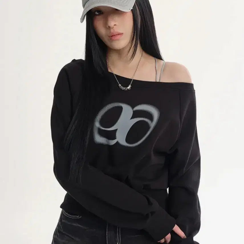 [BUNJANG] Azone Off-Shoulder Sweatshirt Black / 애즈온 맨디 스웻셔츠 오프숄더 블랙